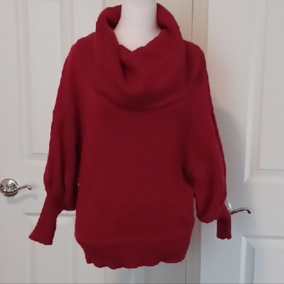 💙🌺Cozy Red Cowl Neck Sweater - Picture 12 of 12